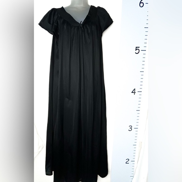 Vanity Fair Black Maxi Nylon Nightgown Lingerie Sleepwear Pajama Medium 40 - Picture 1 of 11